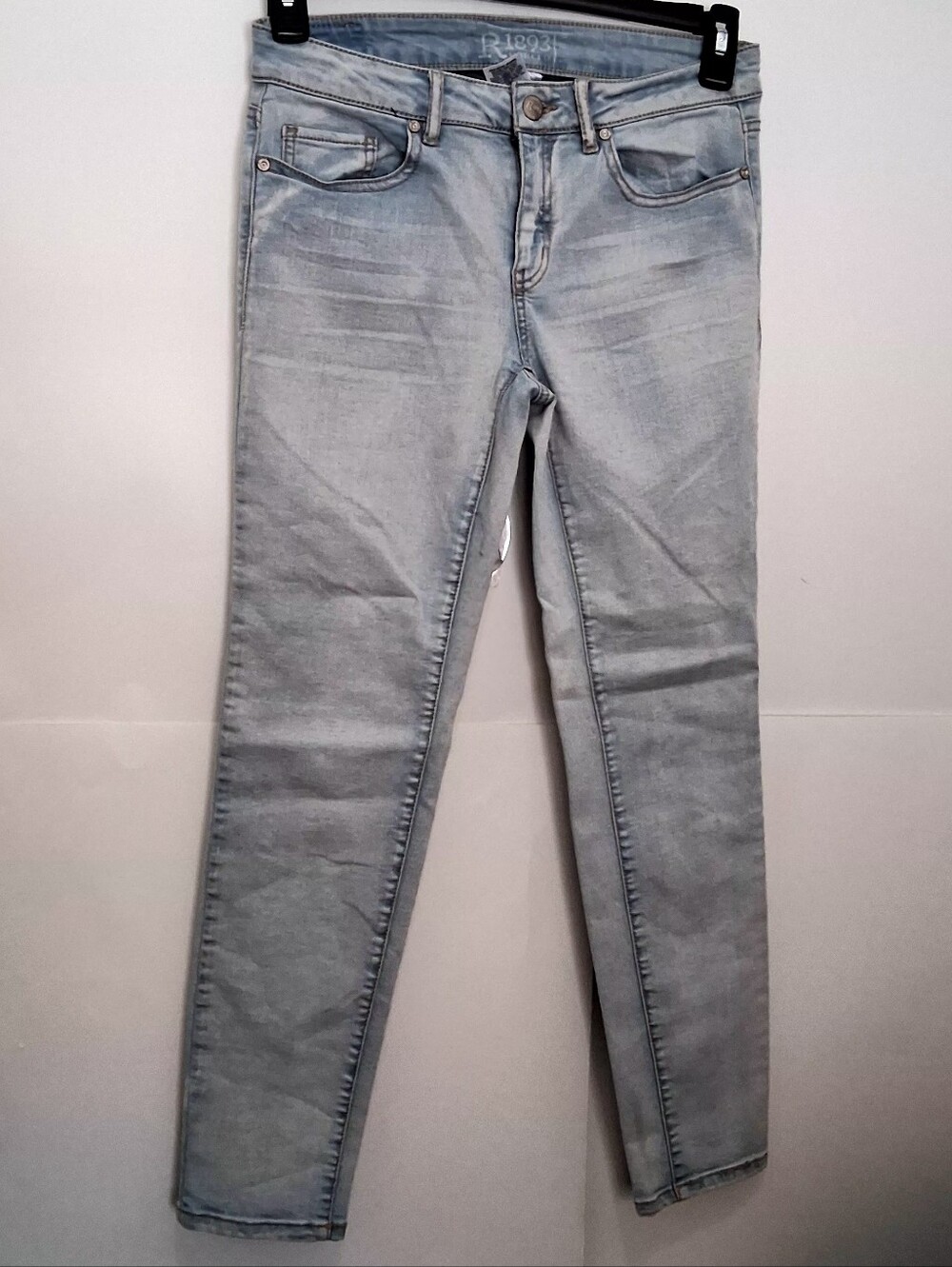 Women’s Skinny Jeans in Light Blue Wash Size 6